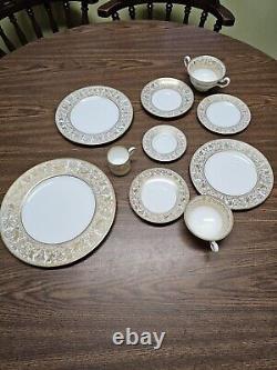 10 Piece WEDGWOOD Bone China FLORENTINE GOLD Dragons on White Place Setting