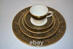 40 Pcs Minton Bone China Grandee Service for 8 Plates Tea Cup Saucer Black Gold