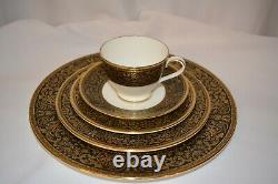 40 Pcs Minton Bone China Grandee Service for 8 Plates Tea Cup Saucer Black Gold