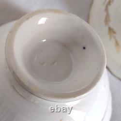 Antique Coalport 2 cups and 2 saucers in the Adelaide shape (c. 1820)