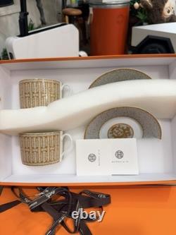 HERMES MOSAIQUE AU 24 GOLD Pair Of Tea Cups & Saucers 26016P BRAND NIB