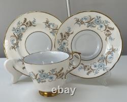 Paragon Classic 21Pc Tea Set. Beautiful Cream, Blue & Gold Pattern & Detail. VGC