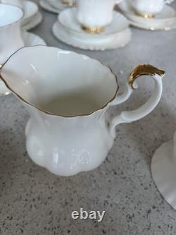 Royal Albert Val D'or 21 piece Tea Set Very Good Condition