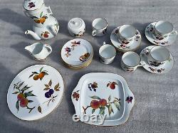 Royal Worcester Evesham Gold For tea lovers, a great set and rare teapot £108