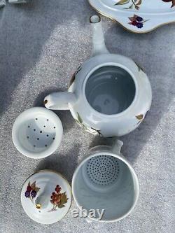 Royal Worcester Evesham Gold For tea lovers, a great set and rare teapot £108