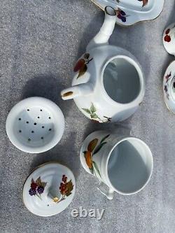 Royal Worcester Evesham Gold For tea lovers, a great set and rare teapot £108