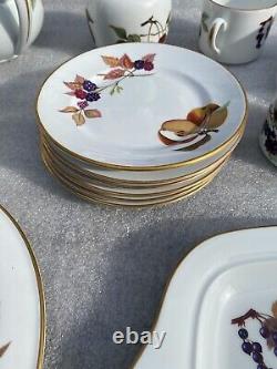 Royal Worcester Evesham Gold For tea lovers, a great set and rare teapot £108