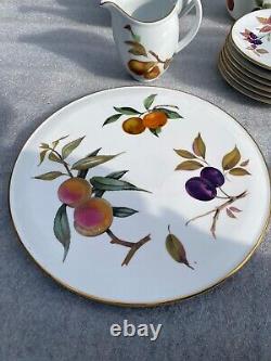 Royal Worcester Evesham Gold For tea lovers, a great set and rare teapot £108