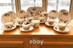 Royal Worcester Evesham Gold For tea lovers, a great tea set 24 pieces