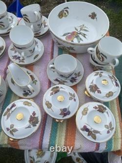 Royal Worcester Evesham gold porcelain tableware mixed lot plenty 4 collection