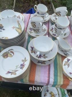 Royal Worcester Evesham gold porcelain tableware mixed lot plenty 4 collection