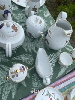 Royal Worcester Evesham gold porcelain tableware mixed lot plenty 4 collection