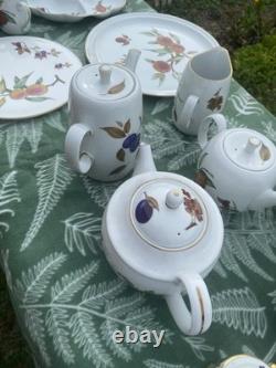 Royal Worcester Evesham gold porcelain tableware mixed lot plenty 4 collection