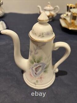 Small VTG Tea Set of Cups With Saucer Teapot with Gold Rim
