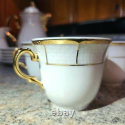 Thun 1794 Czech Porcelain Tea Set of 13 Teapot, Creamer, Sugar, Cups & Saucers