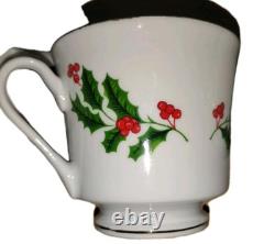 Vtg X-Mas Holly Dinnerware Set 24 Piece. Cups. Saucers. Plates. Gold Trim