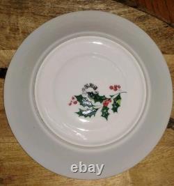 Vtg X-Mas Holly Dinnerware Set 24 Piece. Cups. Saucers. Plates. Gold Trim