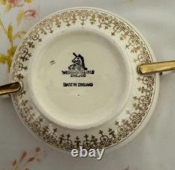 WEDGWOOD Bone China GOLD Pattern 12 Piece Sets Total 21 Pieces (Used) England