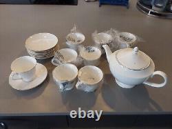 Wedgewood Signet Gold Bone China 8 Piece Tea Set Including Tea Pot