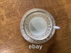 Wedgwood Gold Florentine bone china Peony shape 7 cups & saucers W4219 bl. Mark