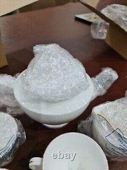 Wedgwood Signet Gold 4 Person Tea Set 1994 NEW Cups Saucers Plates, Tea Pot